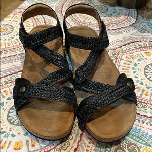 Taos Trulie Women's Black Leather Sandals size 8/8.5